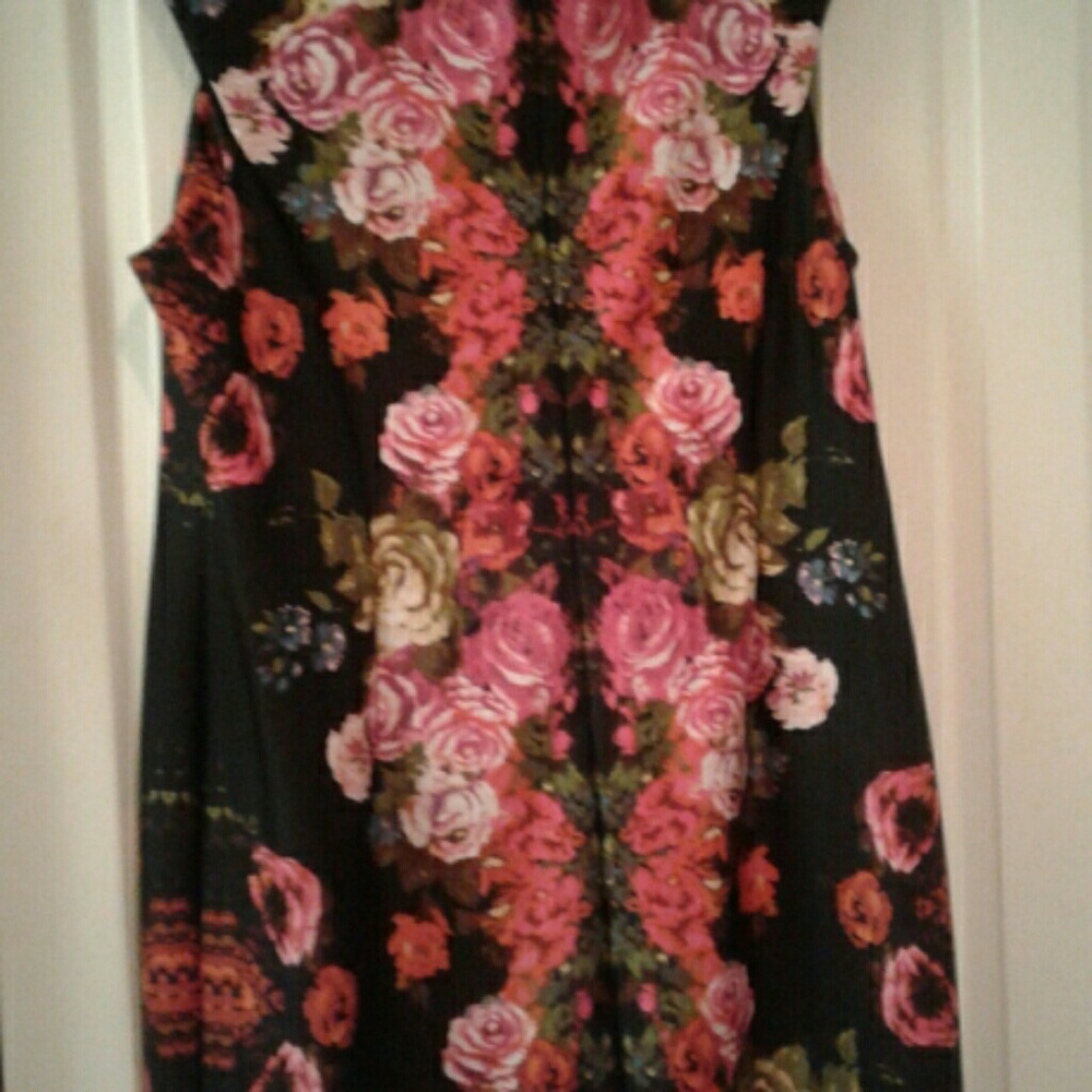 Dress - Picture 3 of 3